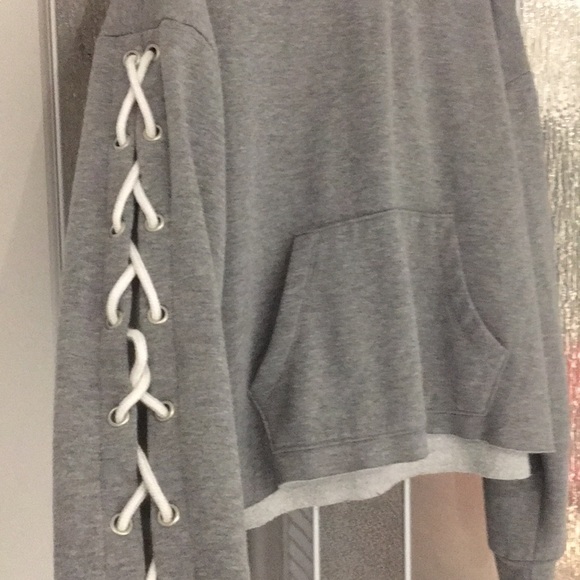 ‼️4 for $25‼️ ❤️ FOREVER 21 Lace up Draw String Hoodie - Picture 6 of 6
